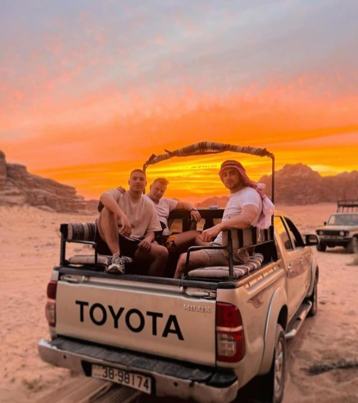 דירות וואדי רם Saleem With Jeep Tour מראה חיצוני תמונה